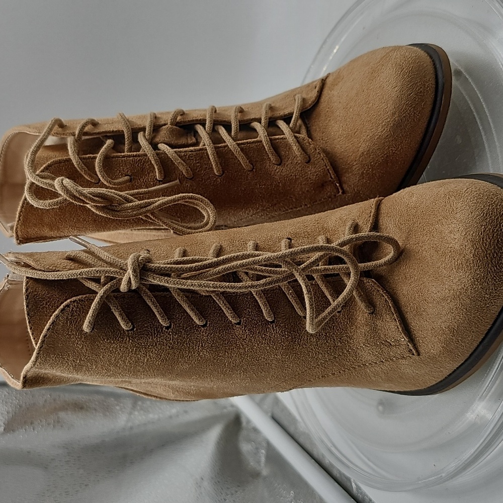 J Tan faux Suede Lace Up Boots with Sturdy Heel Sz 6 - Picture 3 of 11